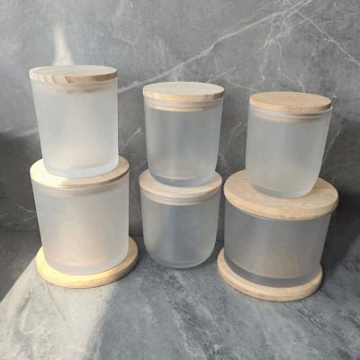 candle jar with pine wooden lid